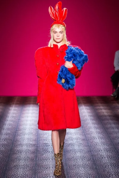 Look 10